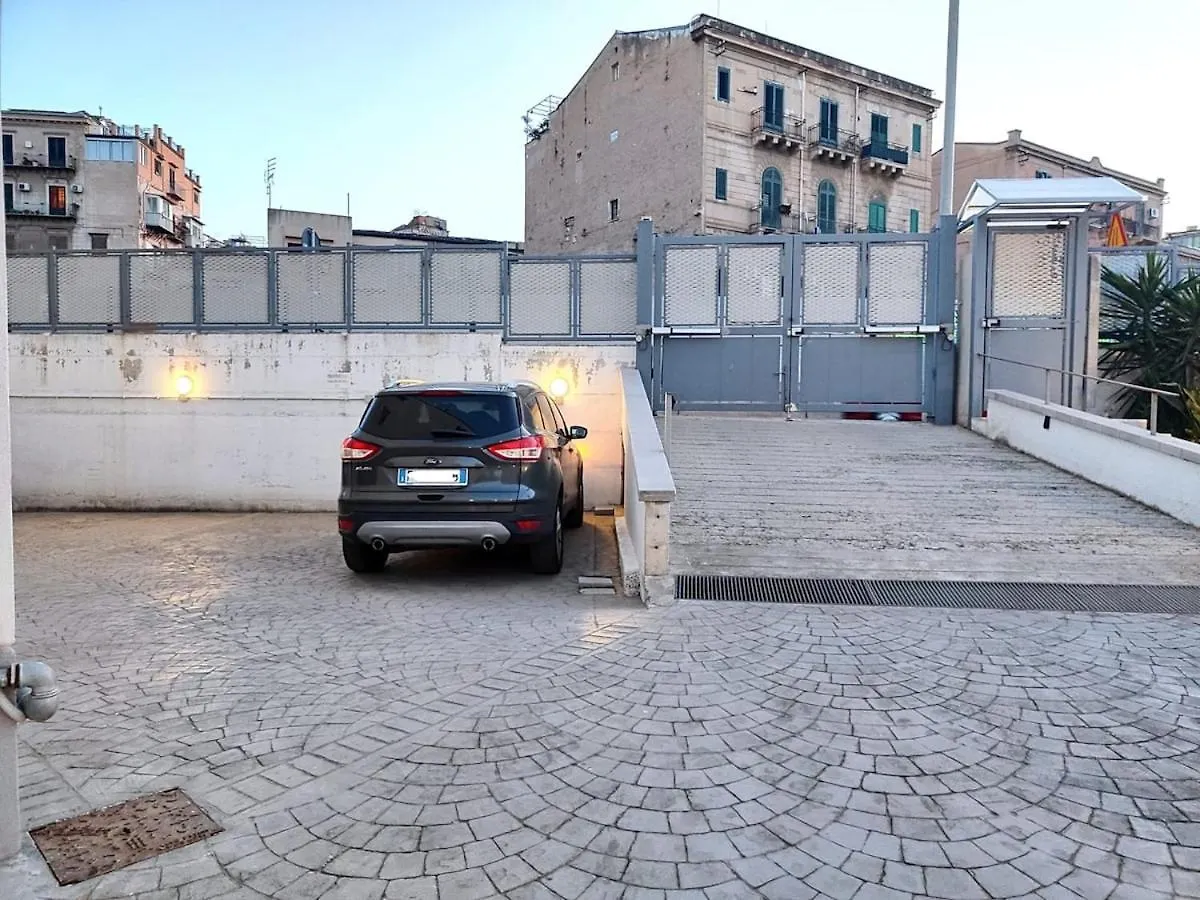 Qasa Apartment With Terrace, Palermo Center